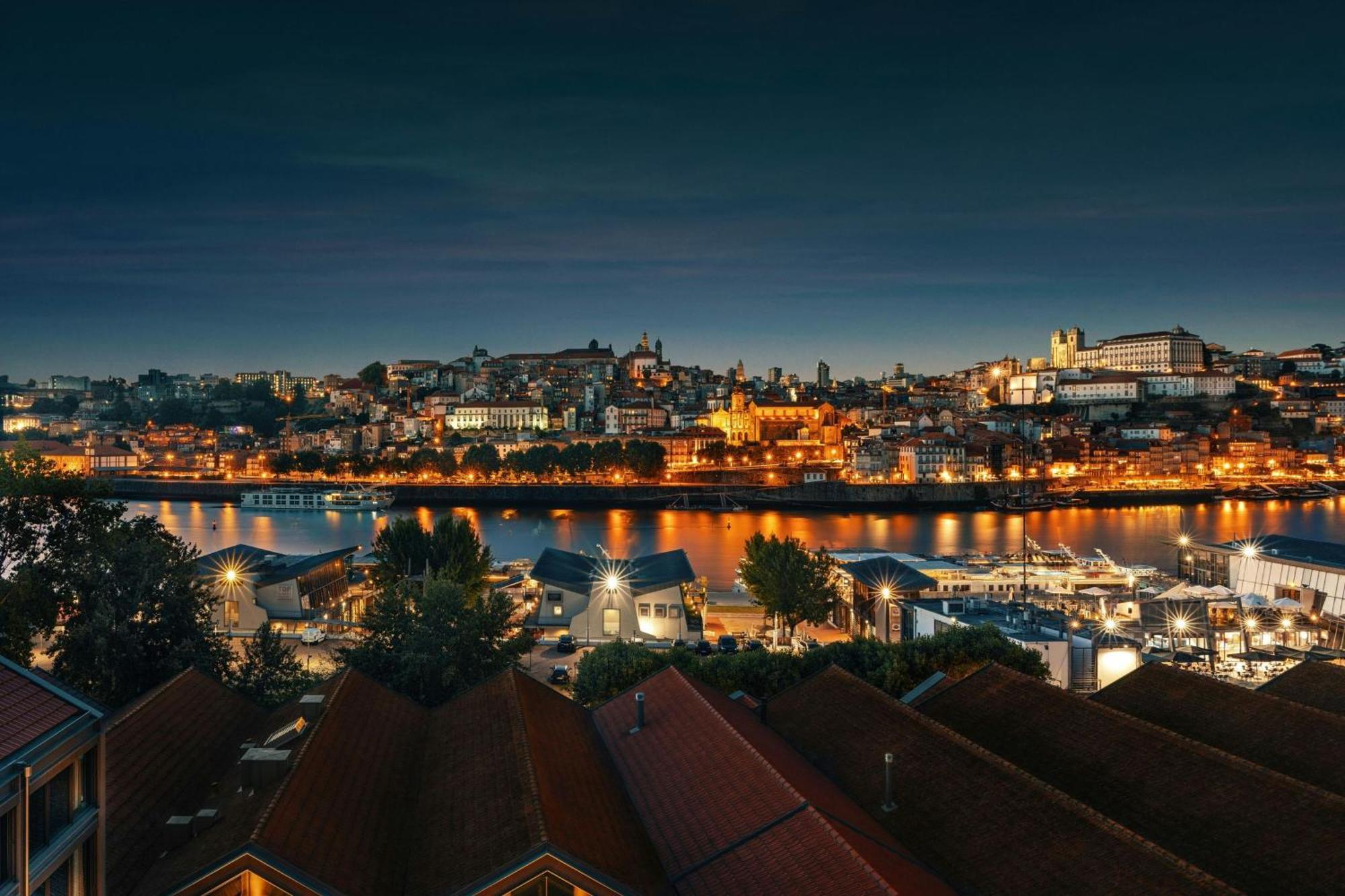 Forte De Gaia, Autograph Collection Vila Nova de Gaia Eksteriør bilde The city of Coimbra at night