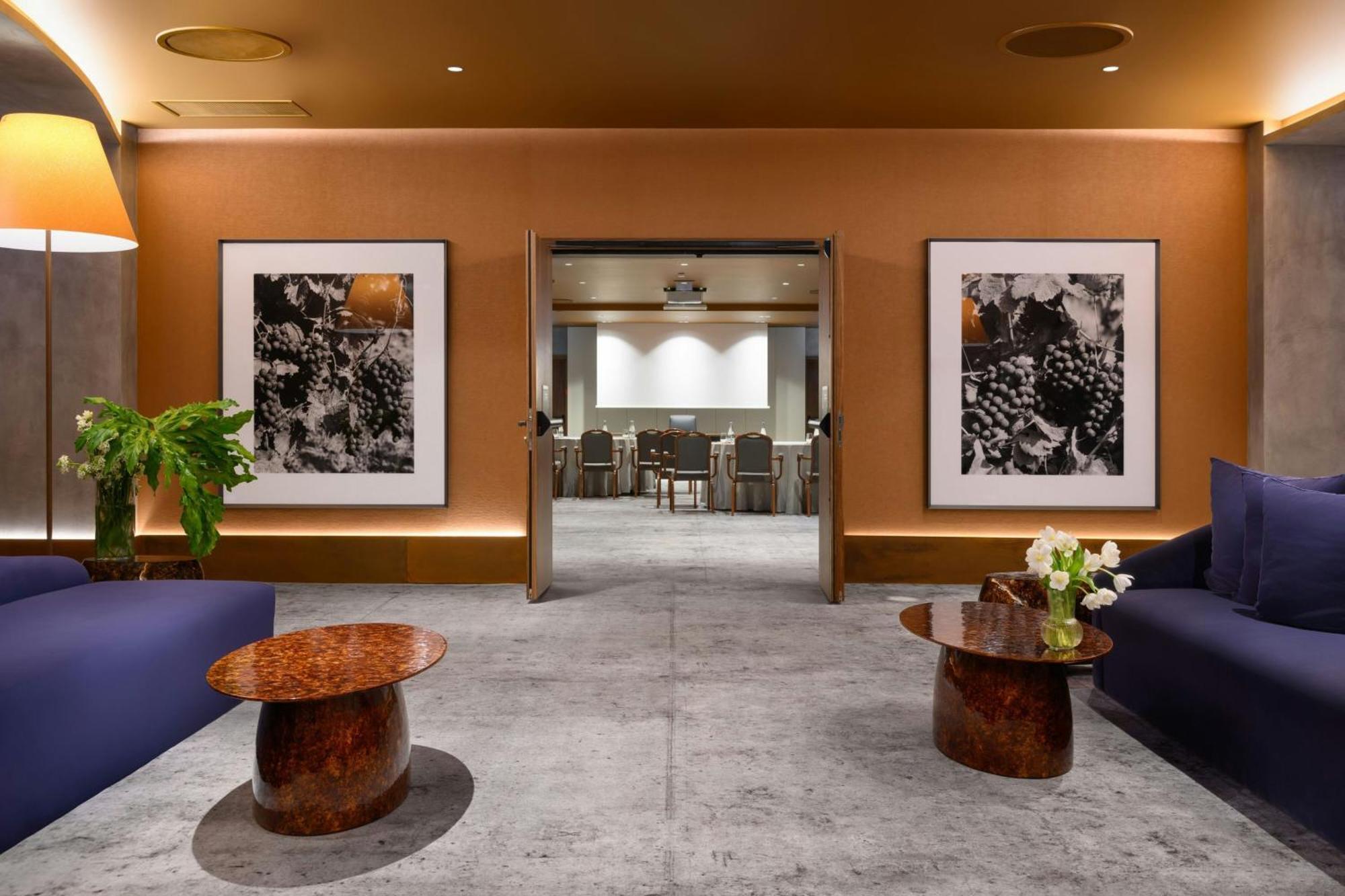 Forte De Gaia, Autograph Collection Vila Nova de Gaia Eksteriør bilde The Club lounge at Hong Kong International Airport